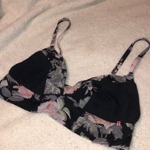Stance Floral Bralette. Super Comfortable. CUTE